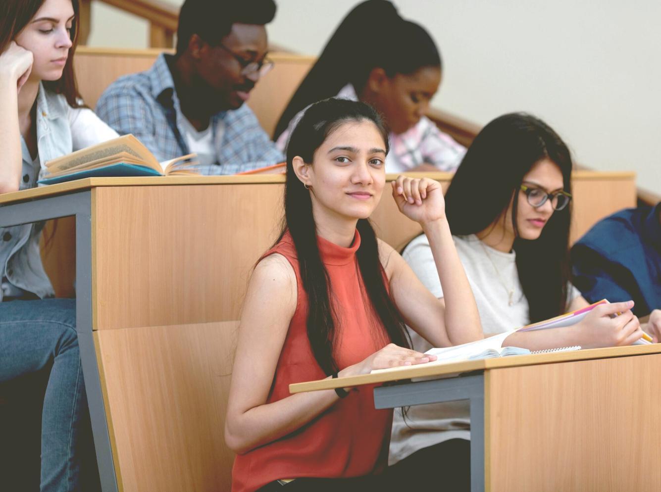 Analytics-Dashboard mit Wachstumskurven und Performance-Metriken