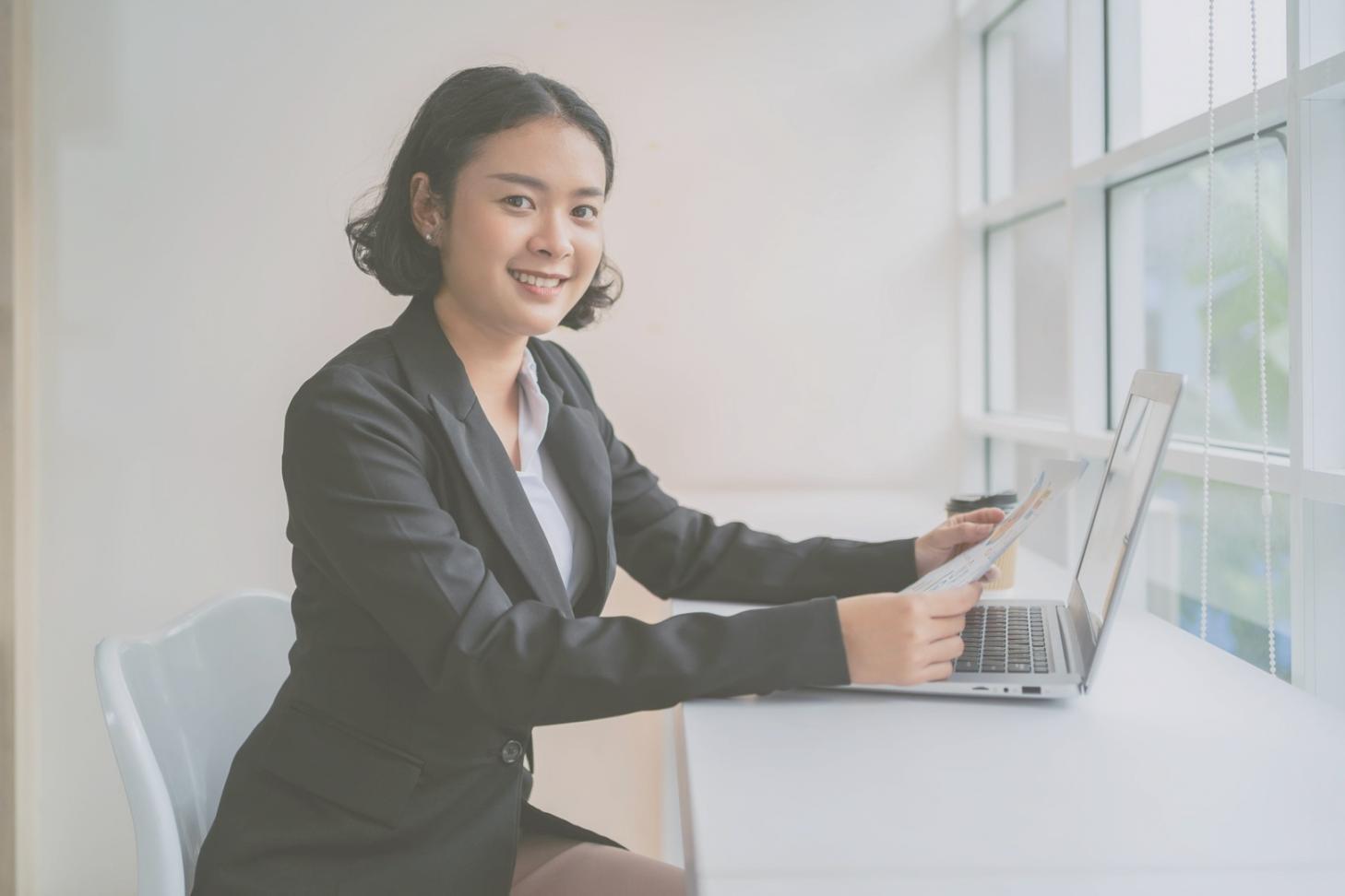 Moderne Analytics-Dashboard mit detaillierten SEO-Metriken und Leistungsindikatoren